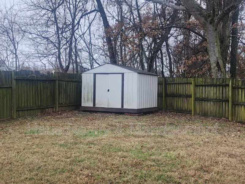 Clarksville House: 3257 Veranda Cir