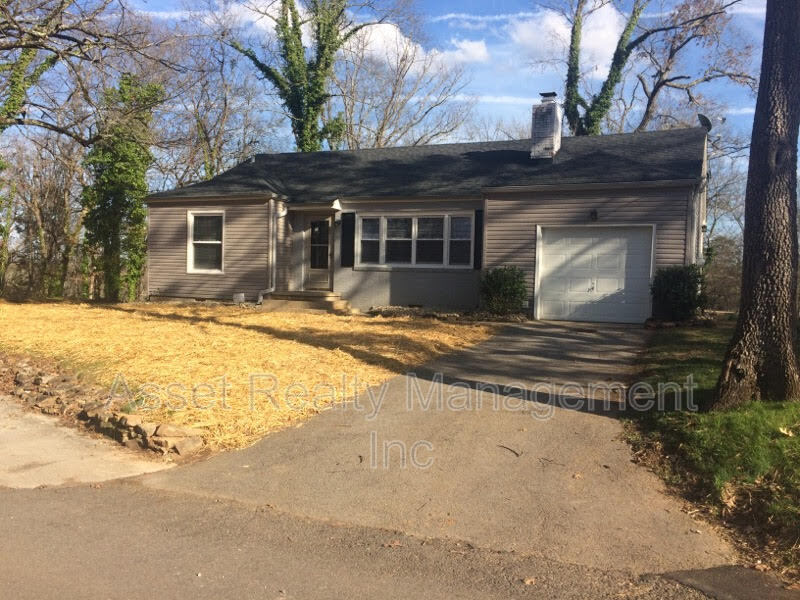 Knoxville House: 602 Lookout Court Southeast