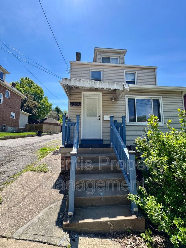 Pittsburgh House: 2210 Hampton Street
