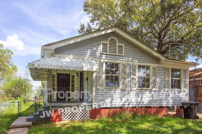 New Orleans House: 2667 Allen Toussaint Blvd