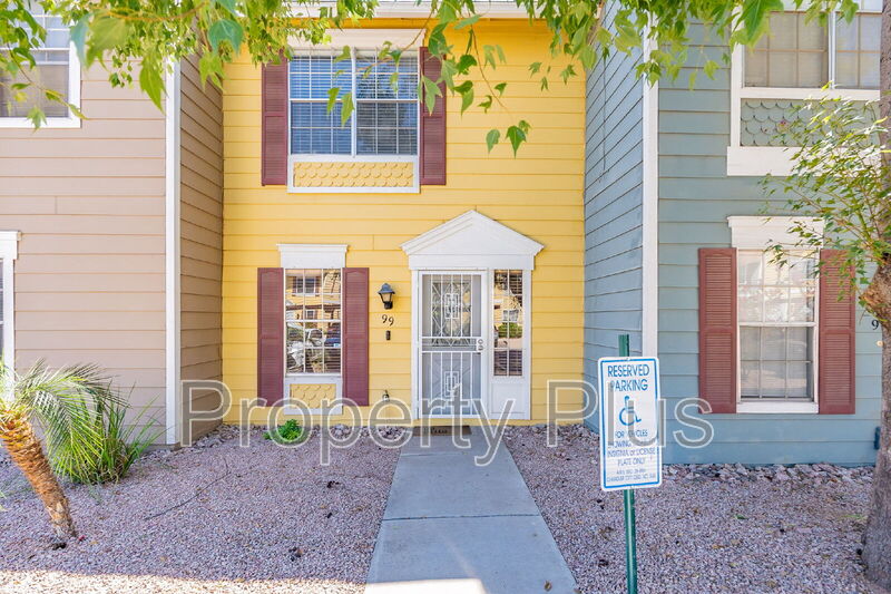 Chandler Townhome: 1970 N Hartford St