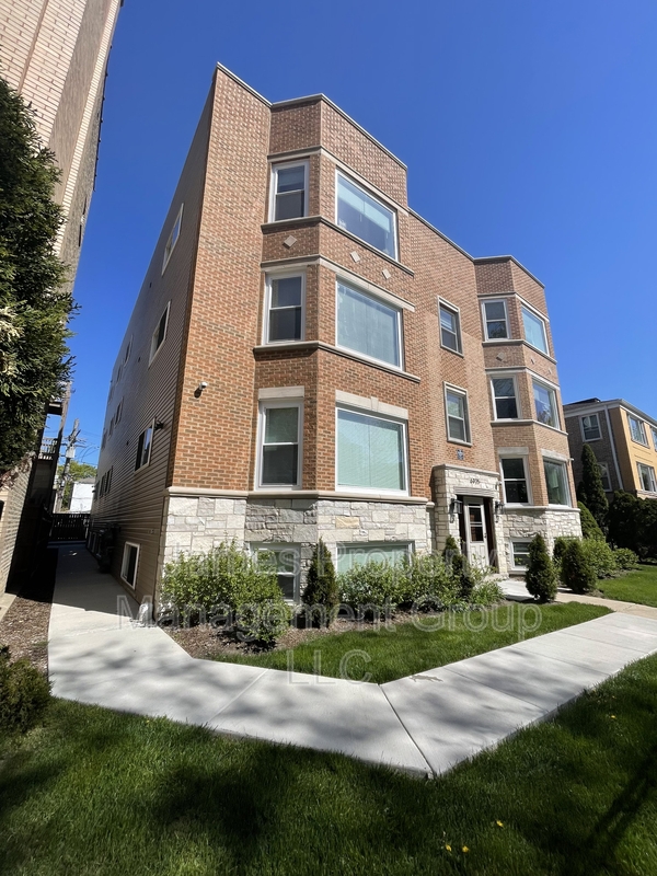 Chicago Condo: 6325 N Richmond Street- 2S