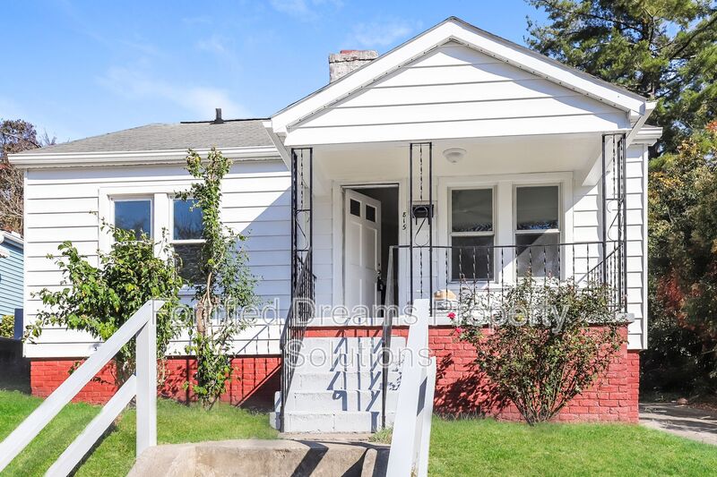 Winston Salem House: 815 Camel Ave