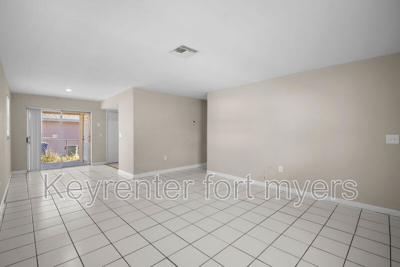 Fort Myers House: 1706 Cypress Dr