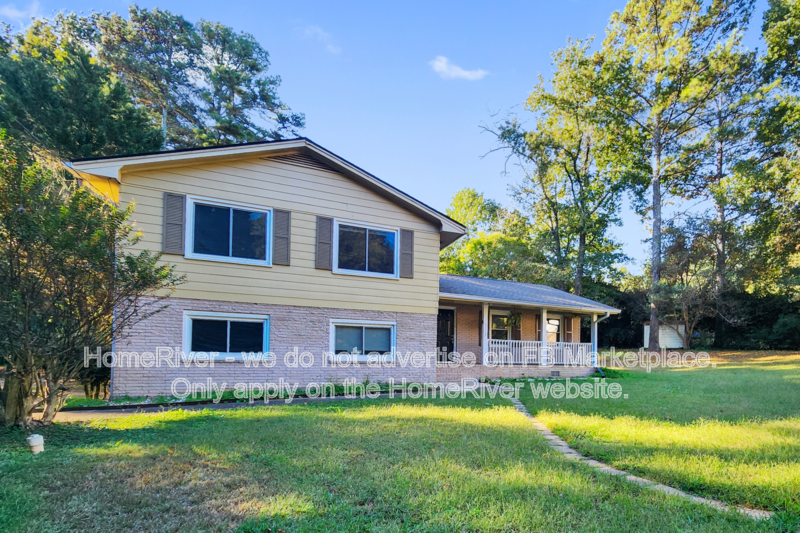 Conyers House: 1315 White Oak Ct SE