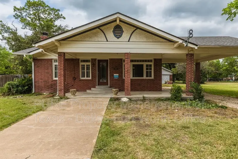 Itasca House: 501 E Monroe St