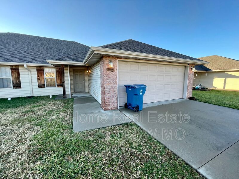 Republic Condo: 1123 N Northwood
