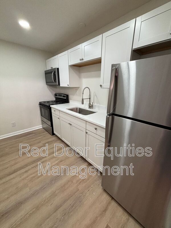 Lancaster House: 123 West Walnut Street - 123 D