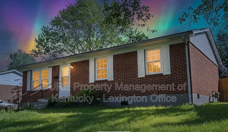 Lexington House: 1252 Hot Springs Ct