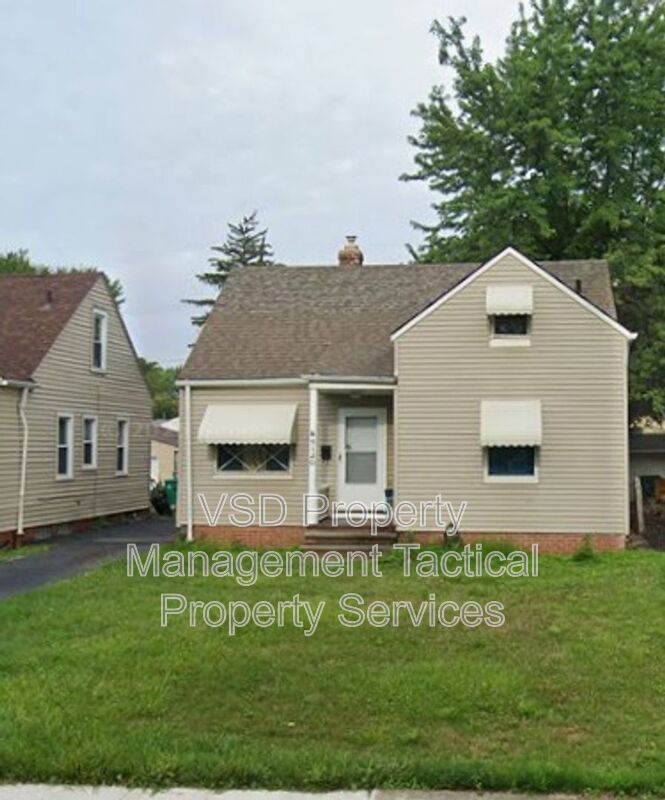 Maple Hts House: 5120 Clement Ave