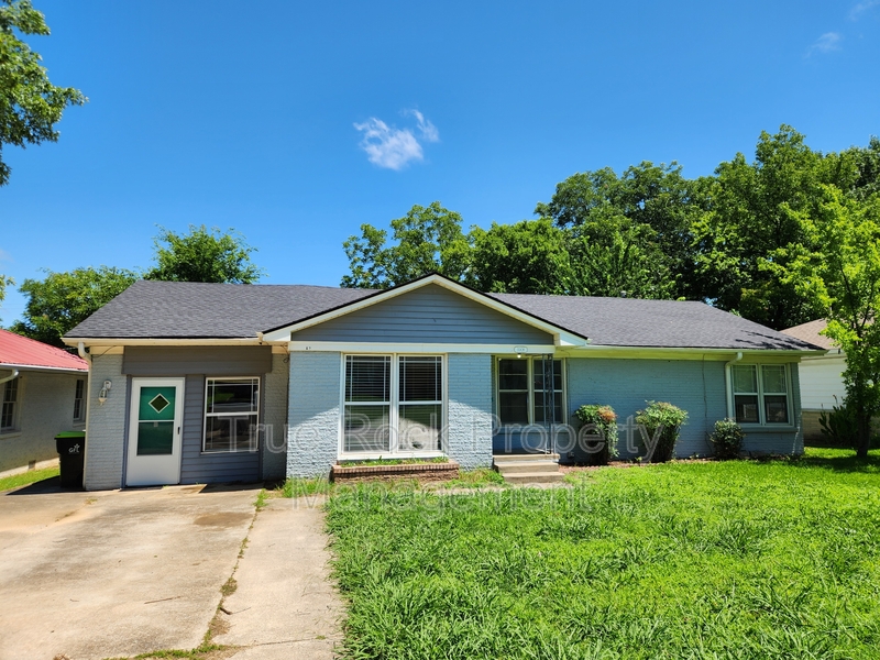 Ada House: 1008 E 6th