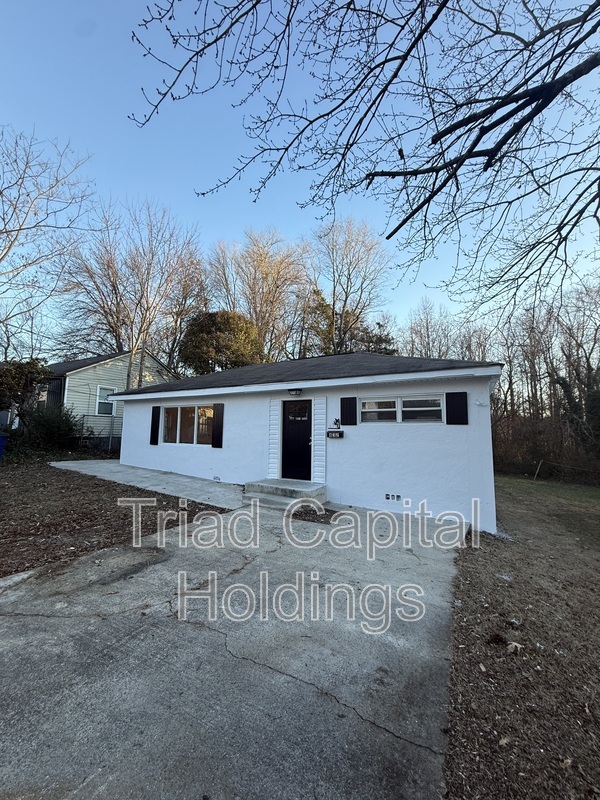 Winston Salem House: 832 E Brookline St