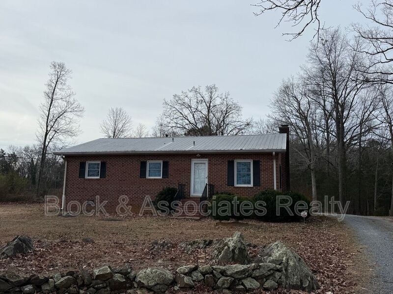 Asheboro House: 161 Cresent Dr