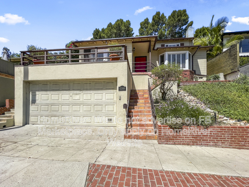 North Hollywood House: 12200 Laurel Terrace Dr