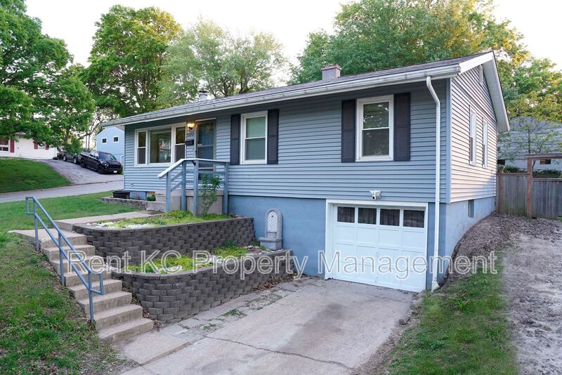 Kansas City House: 5540 N Garfield Ave