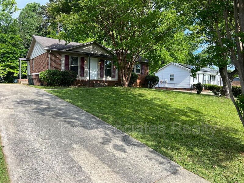 Greensboro House: 1503 Glenridge Rd