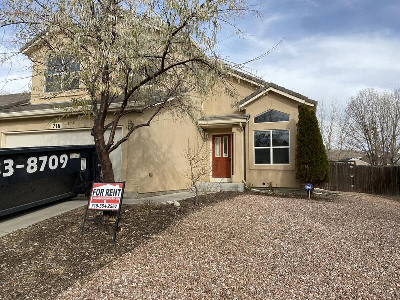 Fountain House: 716 Harvest Field Way