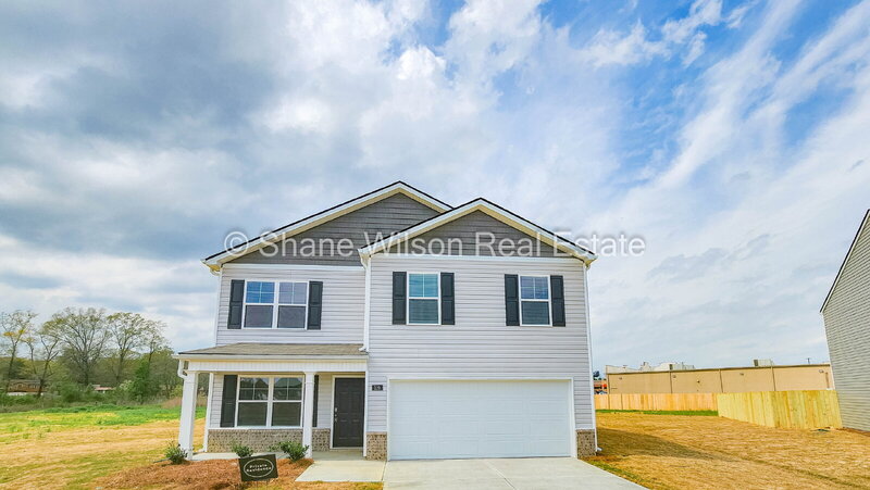 Dalton House: 119 Fox Den Circle