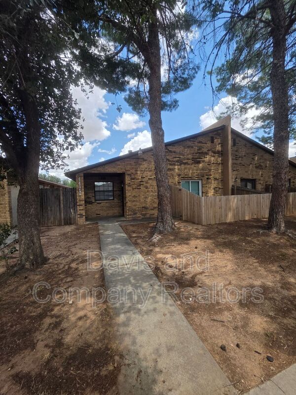 Midland House: 4422 Fairgate Dr