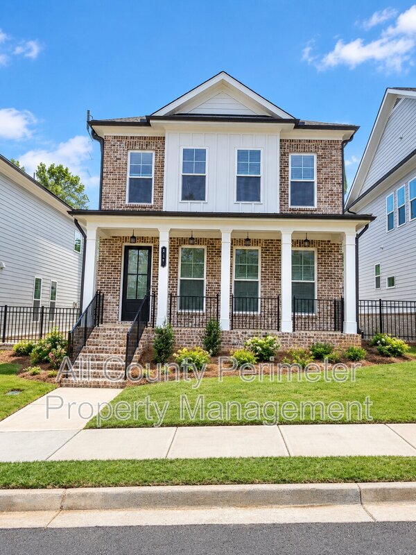 Cumming House: 137 Birch Tree Way
