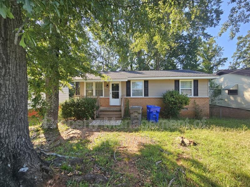 Spartanburg House: 355 Woodview Ave