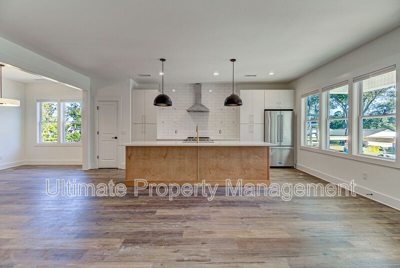 Wilmington House: 213 Myrtle Avenue