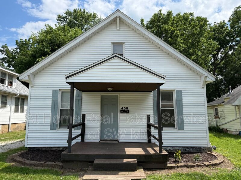 Springfield House: 438 W Page