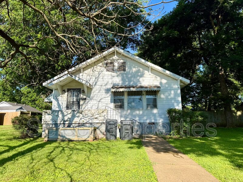 Jonesboro House: 1101 Olive
