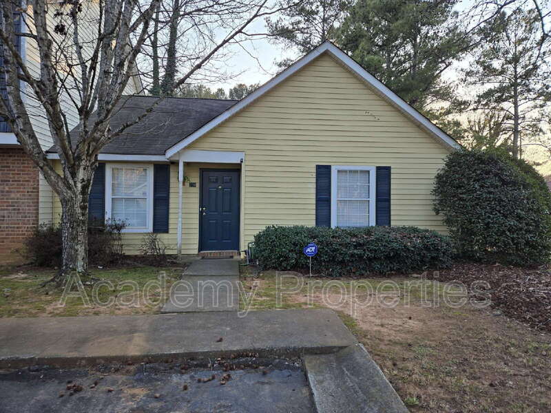 McDonough House: 200 Sheraton Court