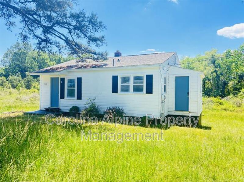 Dallas House: 313 E Gibbs St.