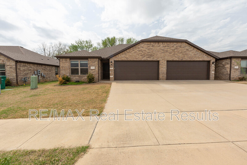 Centerton Condo: 1523 Purple Finch St