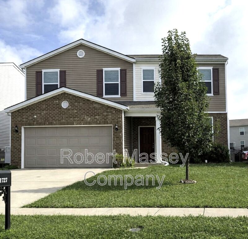 Louisville House: 11727 Trottingham Circle