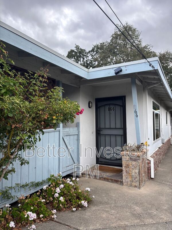 Santa Rosa House: 866 Brigham Ave