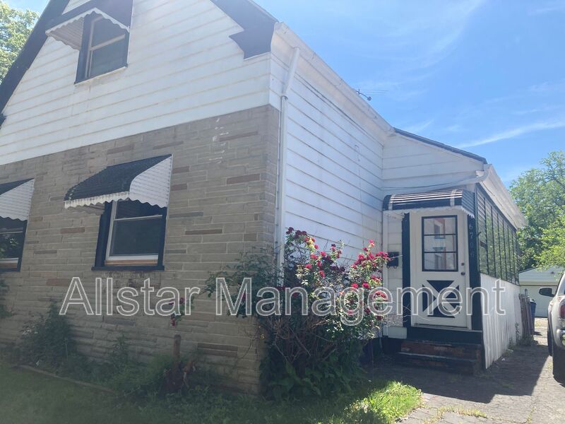 Cleveland Condo: 6706 Gertrude Avenue