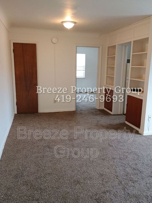 Toledo House: 2445 W Bancroft St