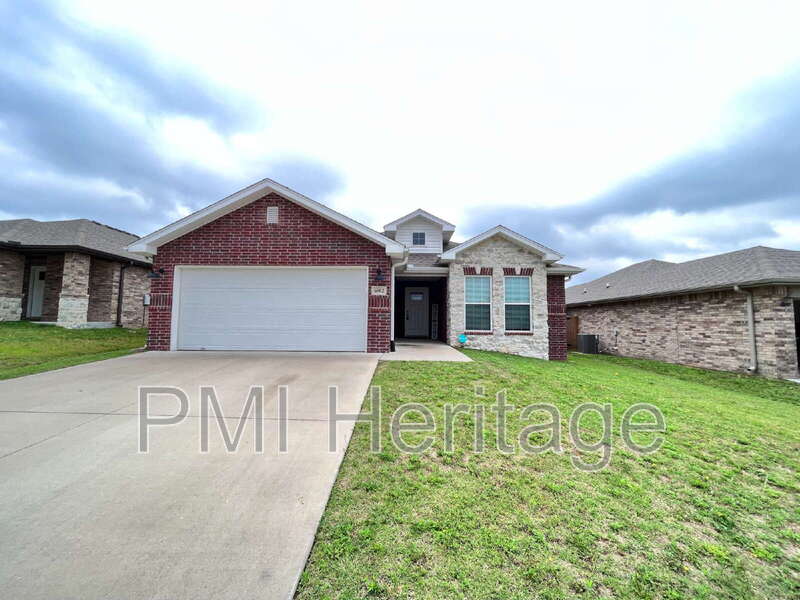 Bentonville House: 6002 NW Meade St