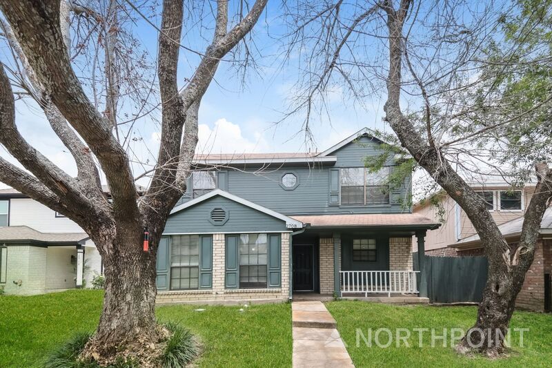 Dallas House: 2708 Briarbank Cir