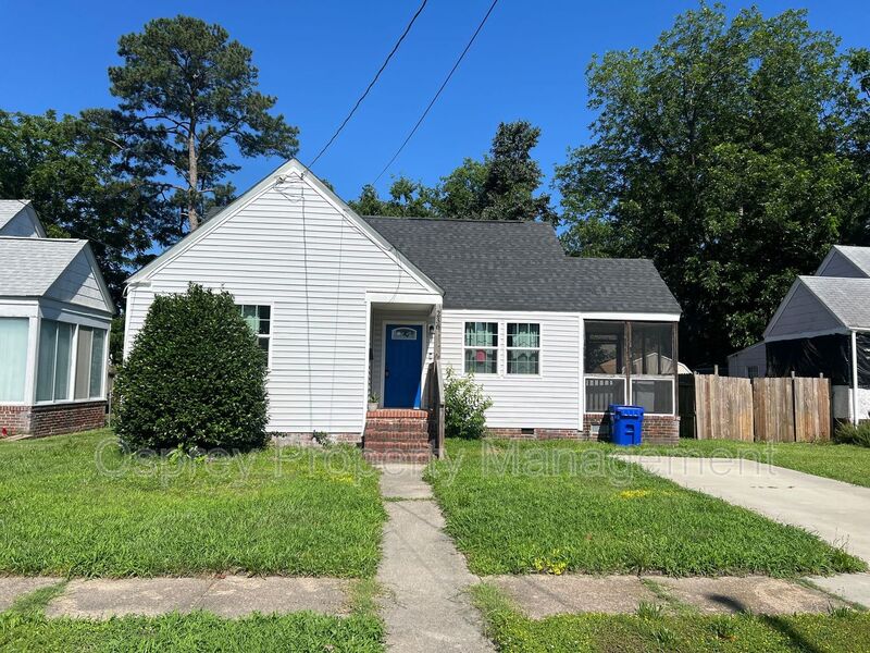 Welcome to this beautiful home located in the heart of Portsmouth 