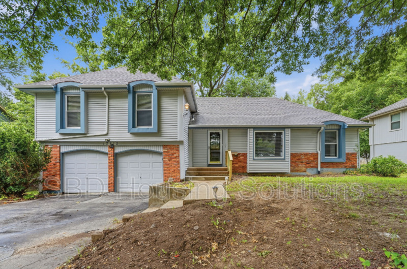 Grandview House: 12812 Bristol Ave