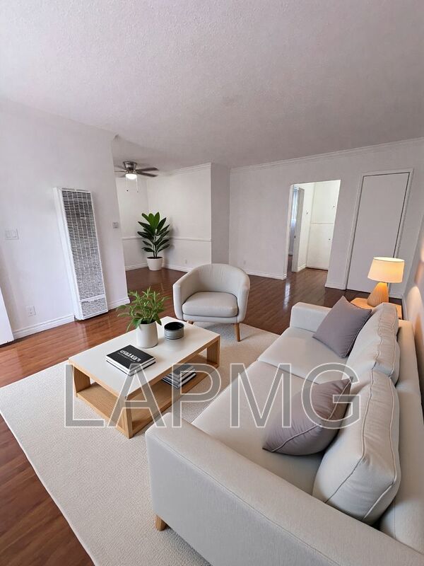 Los Angeles House: 1376 N. Serrano Avenue