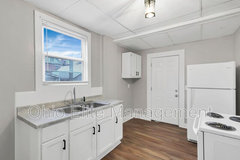 Columbus House: 1038 Forest St