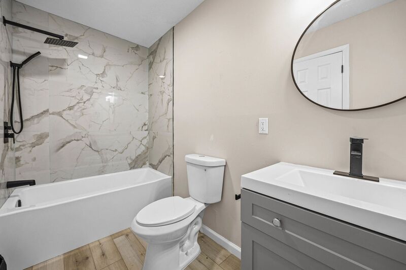 Bloomfield Apartment: 35 oakmount Avenue
