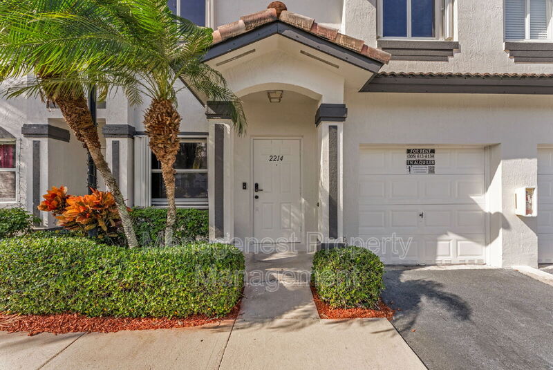 Homestead Townhome: 2214 SE 23rd Ave