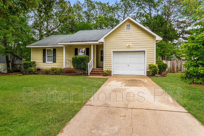 Fayetteville House: 7312 Pebblebrook Dr
