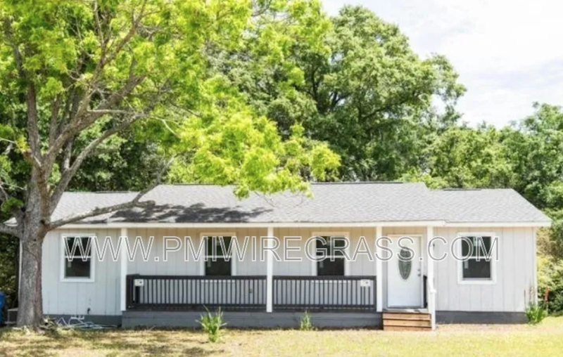 Clio House: 24 Old Mcray Mill Rd