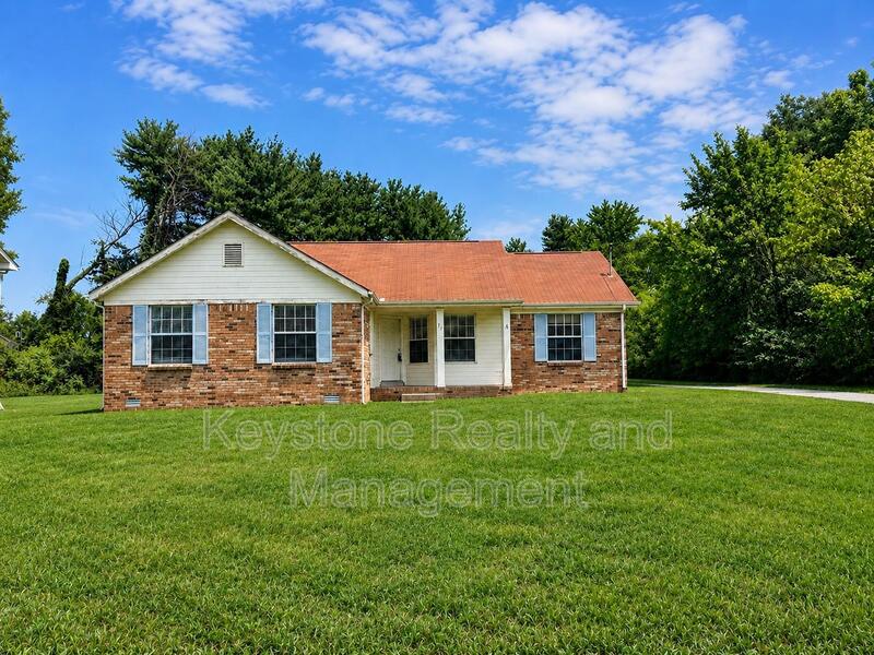 Clarksville House: 717 Peachers Mill Road