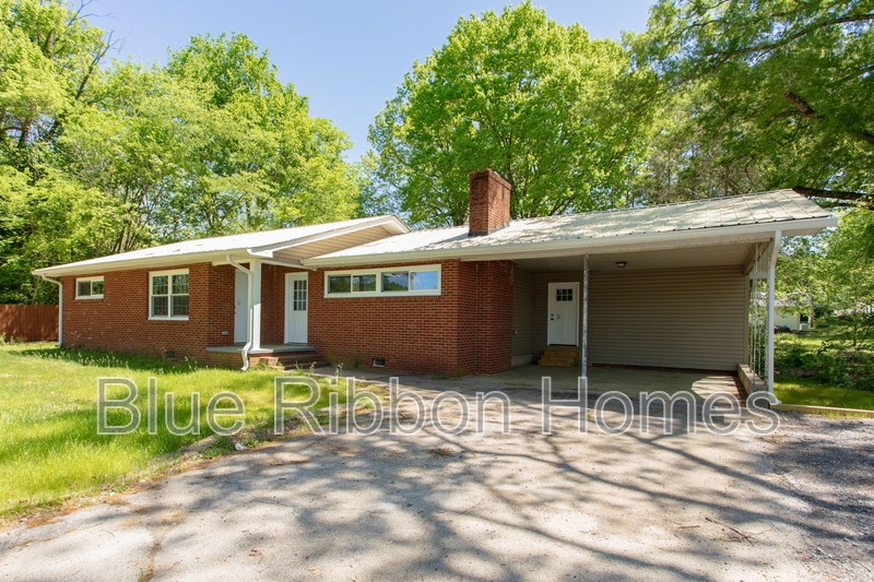 Knoxville House: 2506 Byington Beaver Ridge Road