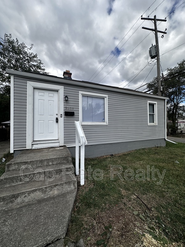 Columbus House: 2359 Mcguffey Rd
