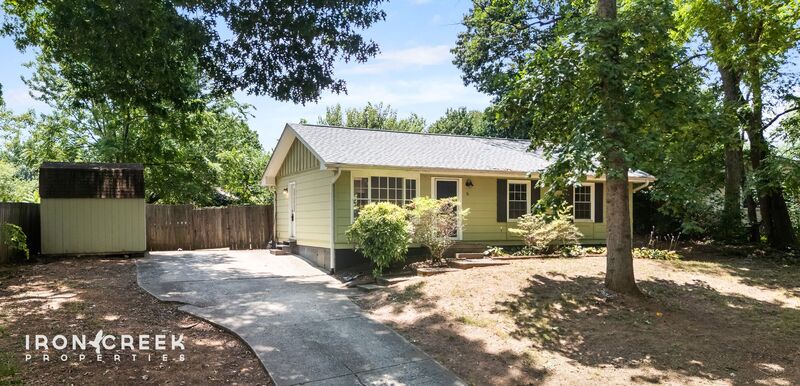 Asheville House: 16 King Arthur Place