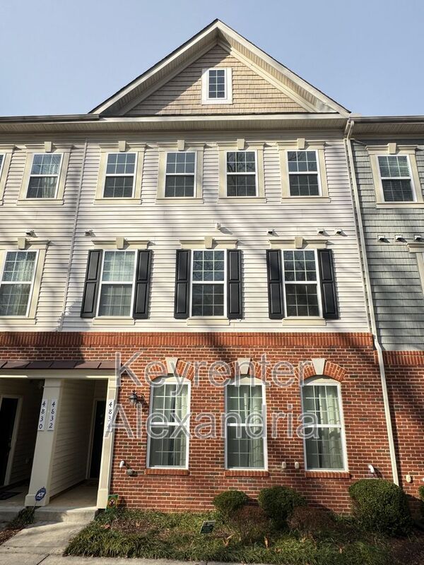 Woodbridge Townhome: 4834 Dane Ridge Cir